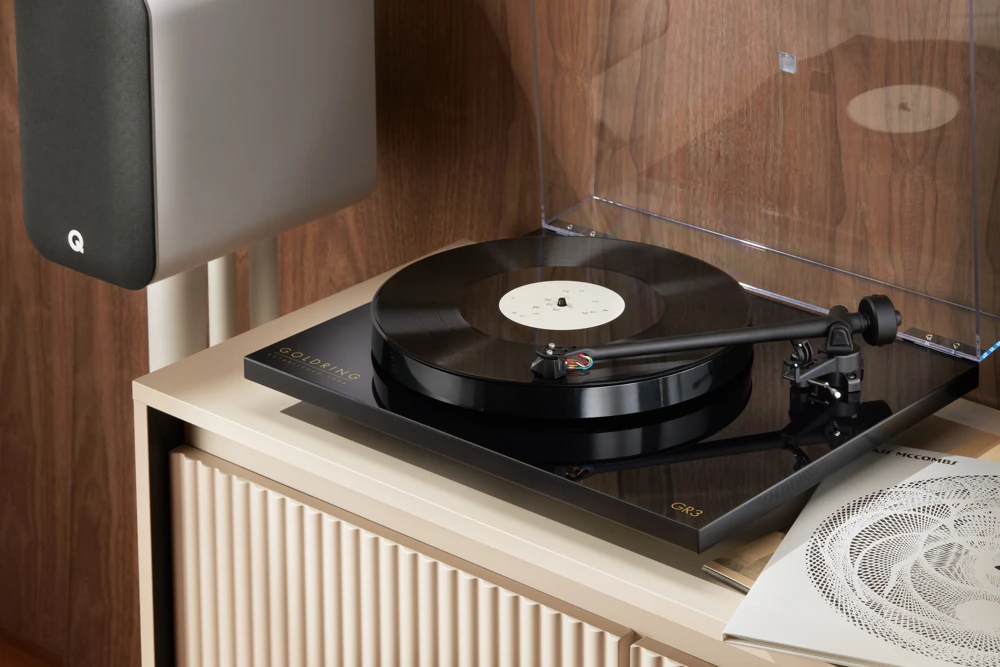 Goldring GR3 turntable and E3 cartridge|right|width-350