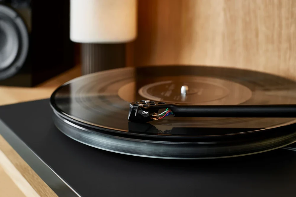 Ortofon 2MR Black LVB 250 Cartridge for Rega