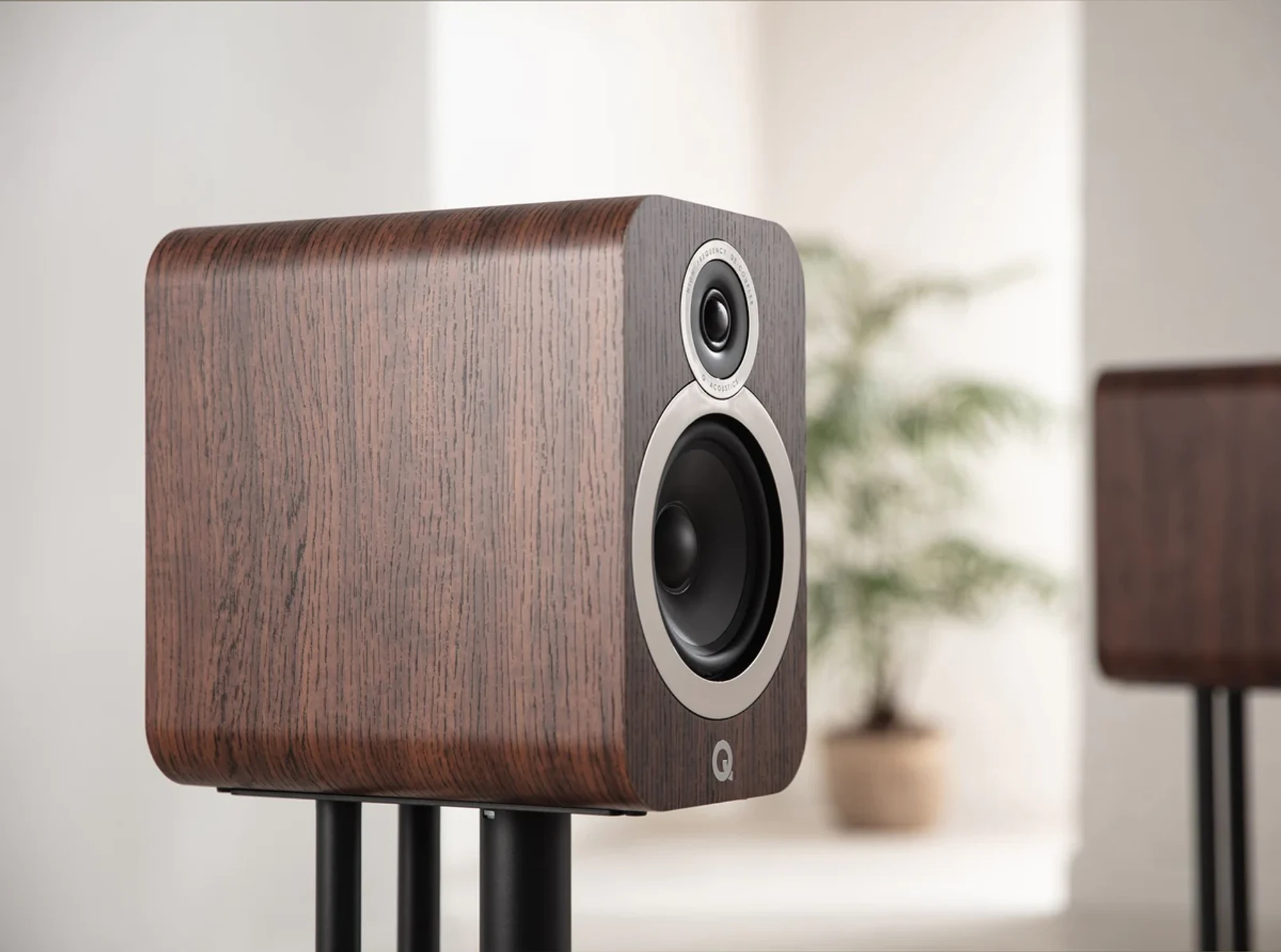 Q Acoustics 3030i Boekenplank luidspreker Engelse Walnoot